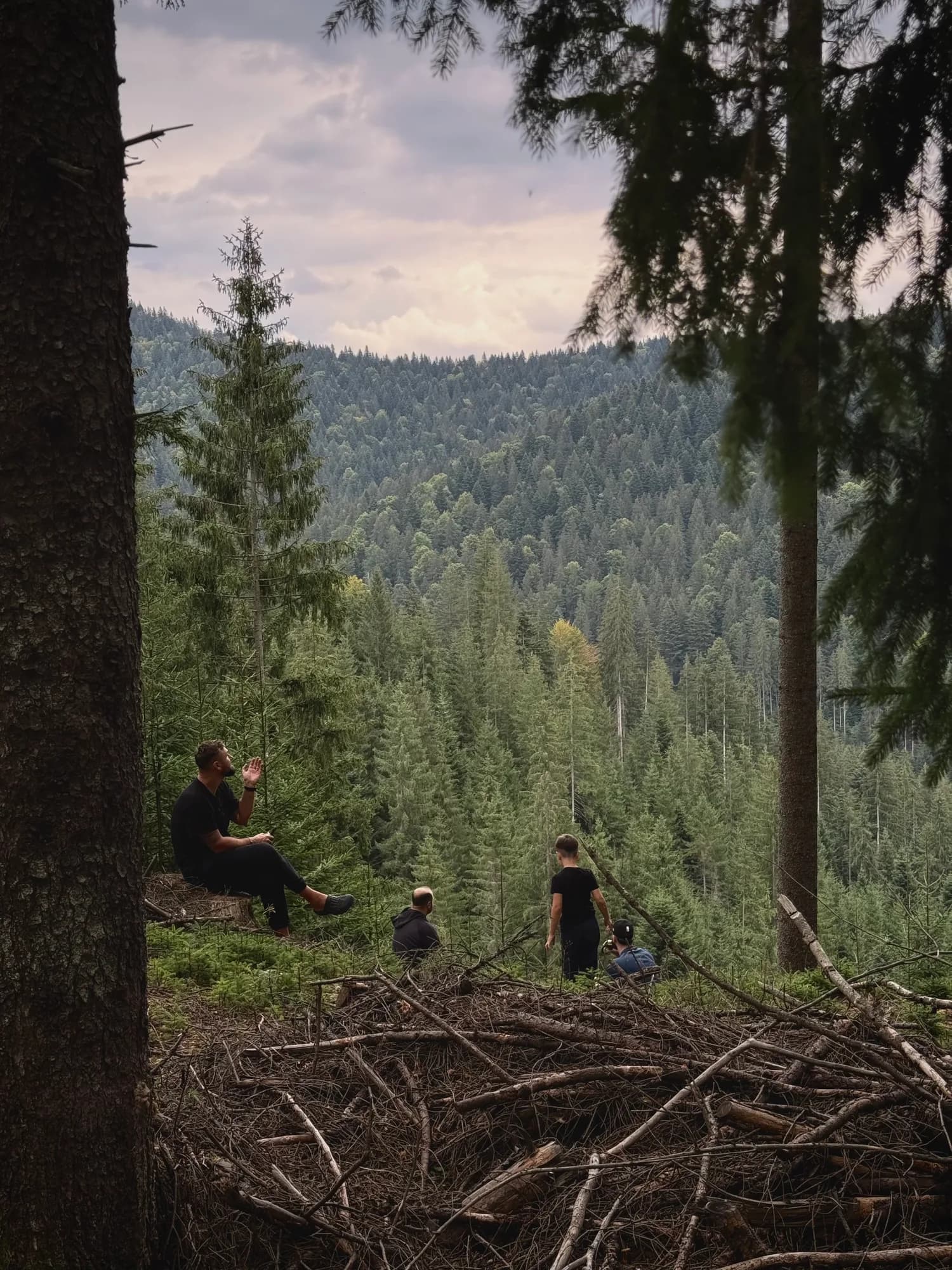 Natură sălbatică și cărări montane